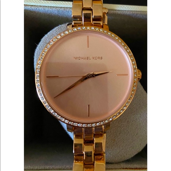 ✨Authentic-Michael Kors ✨woman’s BRAND NEW watch - Picture 1 of 5
